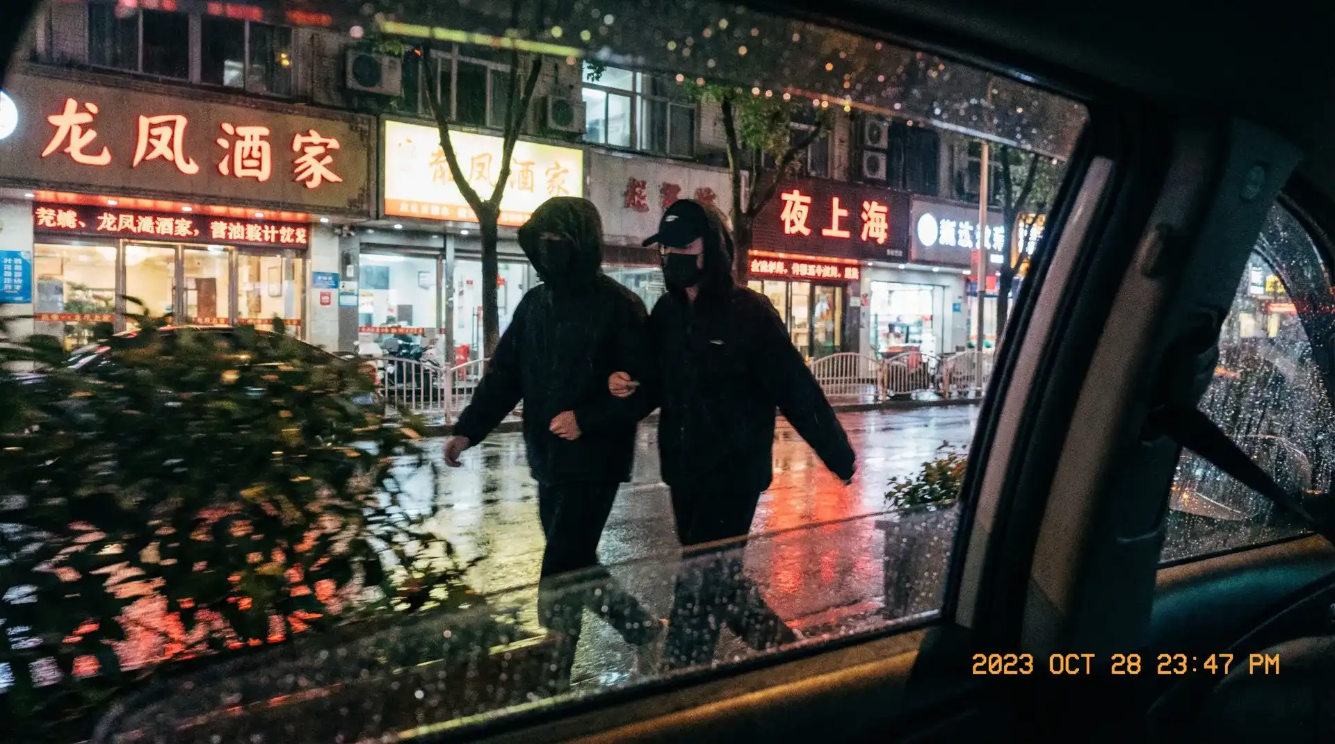 女上位 - 顶流明星深夜密会现场抓拍照片